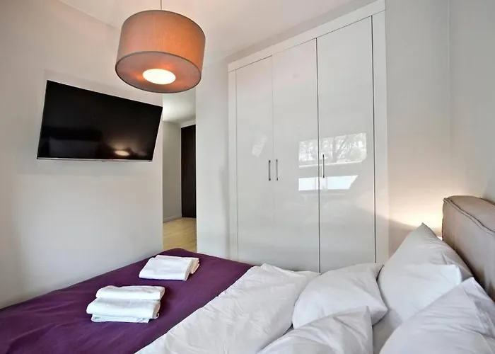 Gieldowa 4d - One Bedroom P&o Serviced شقة وارسو